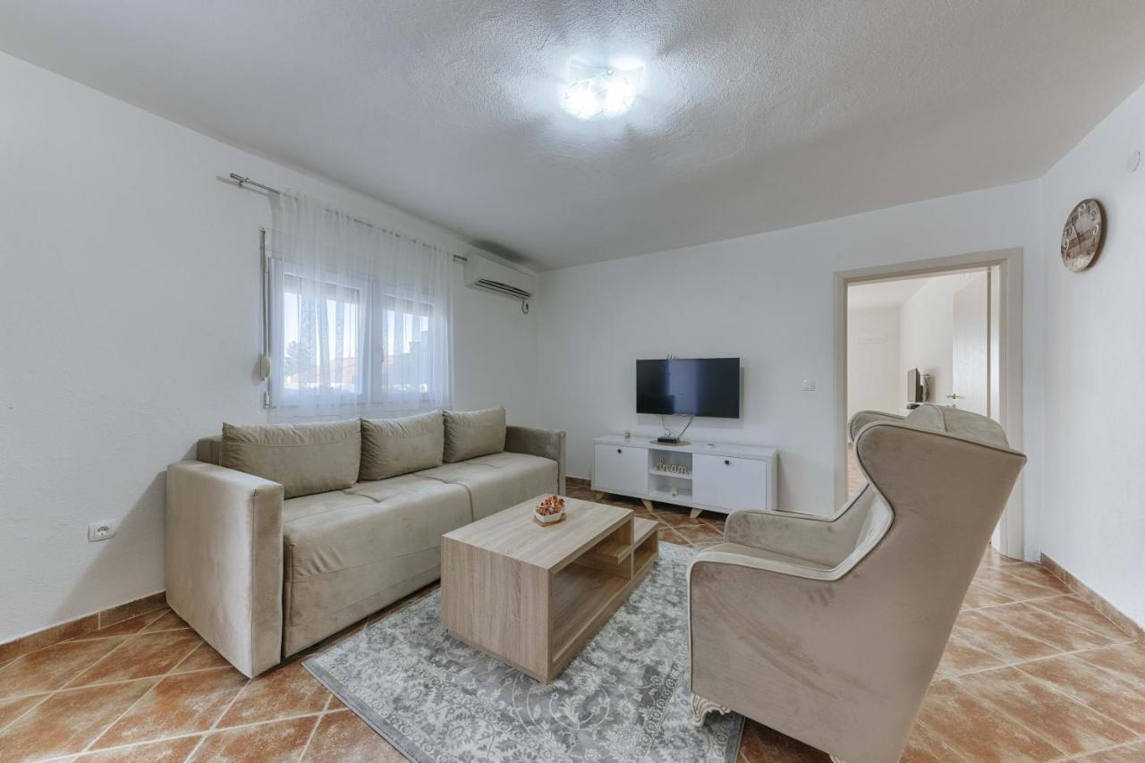 Apartmani Vittoria 巴尔 外观 照片