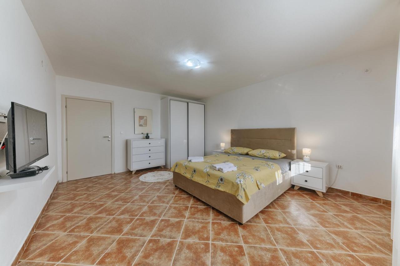 Apartmani Vittoria 巴尔 外观 照片