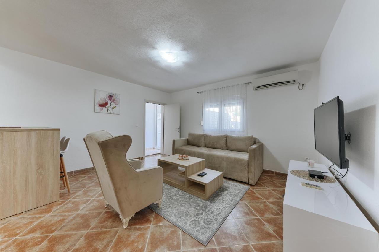 Apartmani Vittoria 巴尔 外观 照片